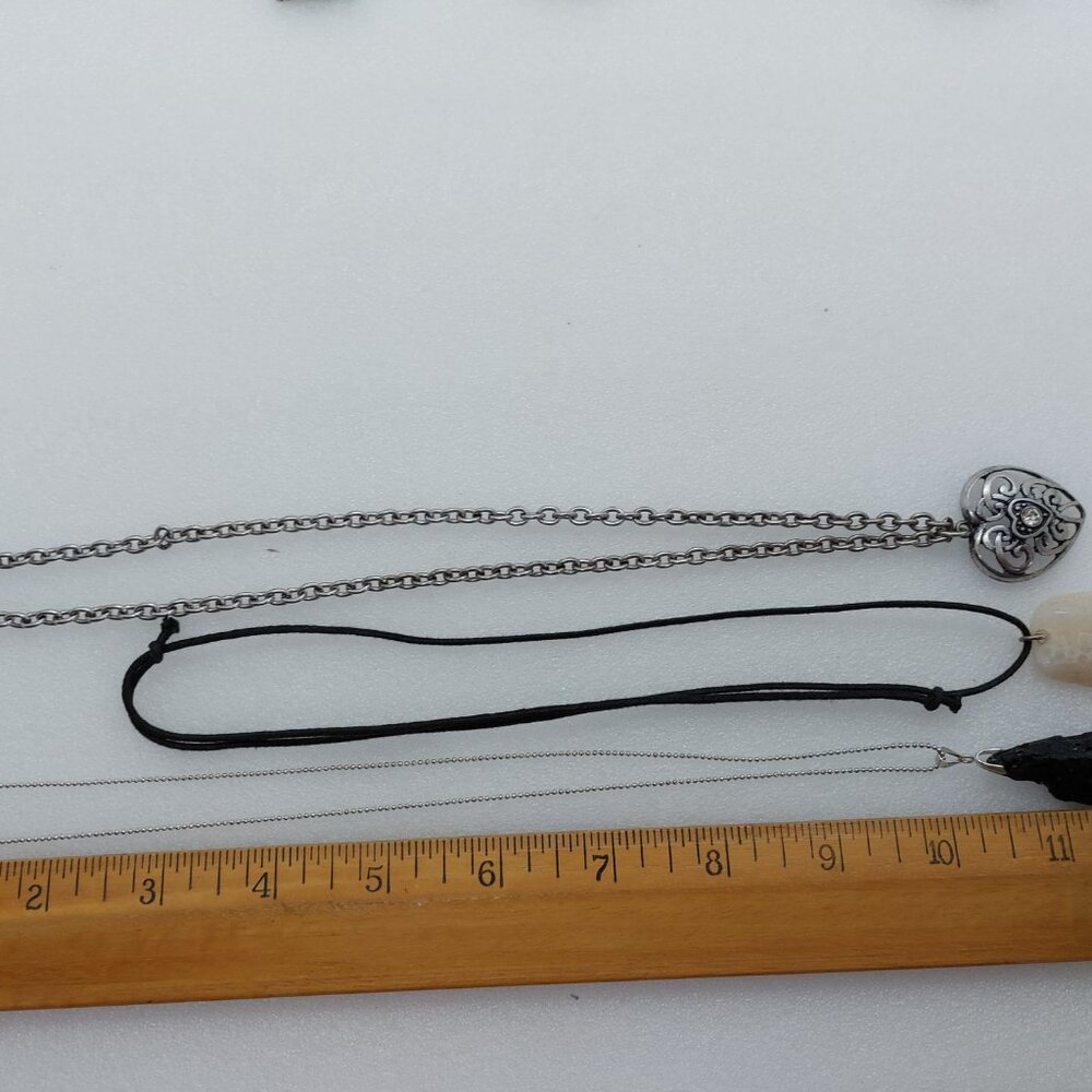 Lot Of 7 Pieces Jewelry Silver Tone Necklace, Brooch Pin & Pendants - Picture 11 of 12